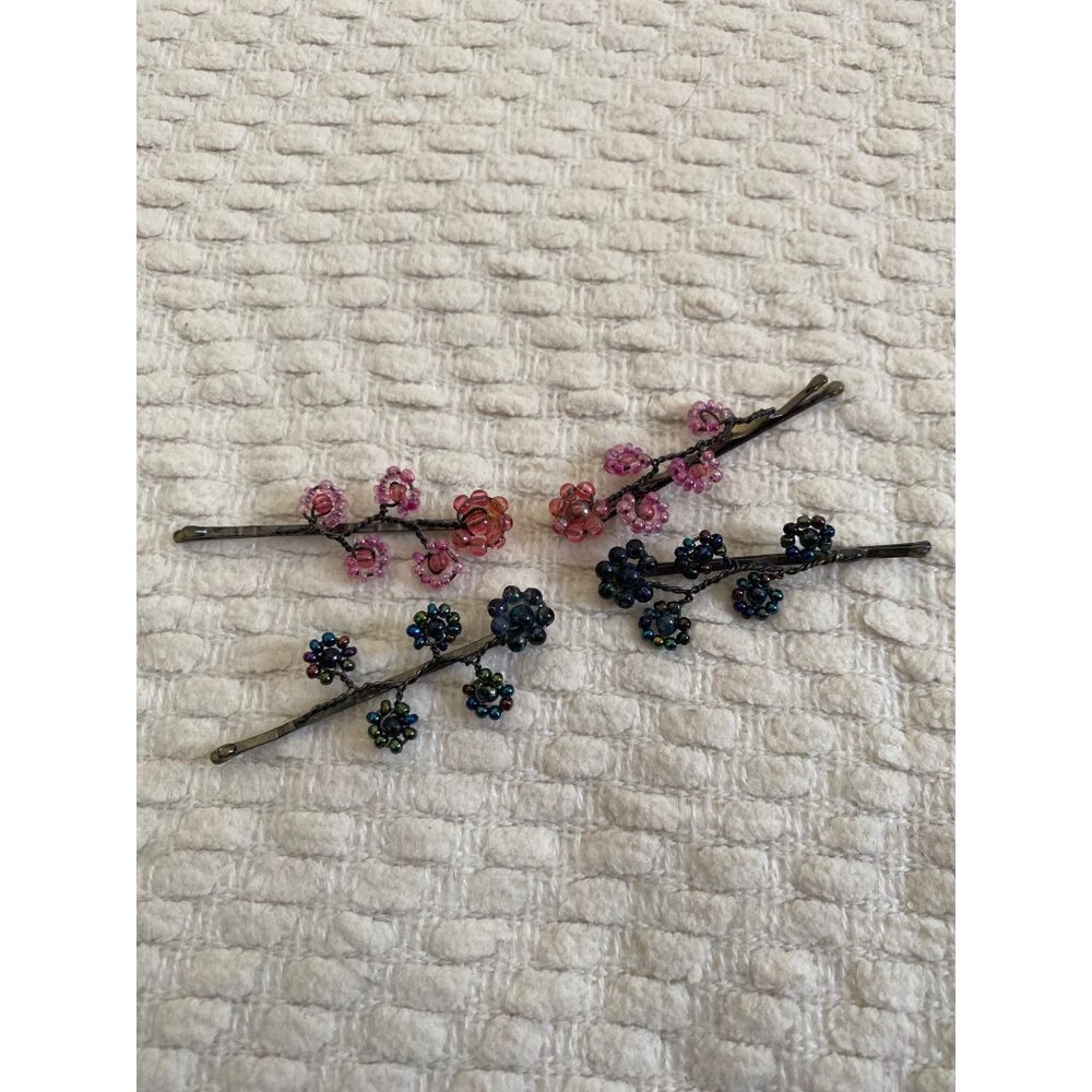 Set Of 4 Floral Beaded Hairpins With Gray & Pink Flowers